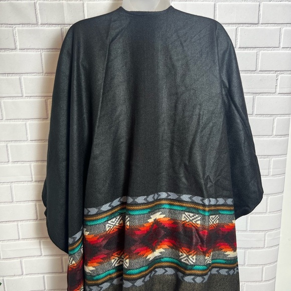 Reversible Acrylic women Poncho made in ECUADOR/black one size - Picture 8 of 10
